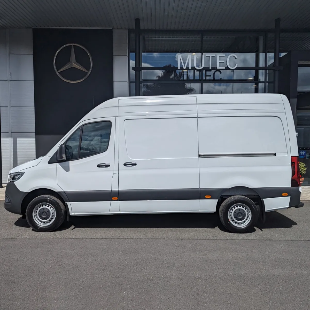 Mercedes Sprinter 317 MWB Select for 252 reg - Image 3