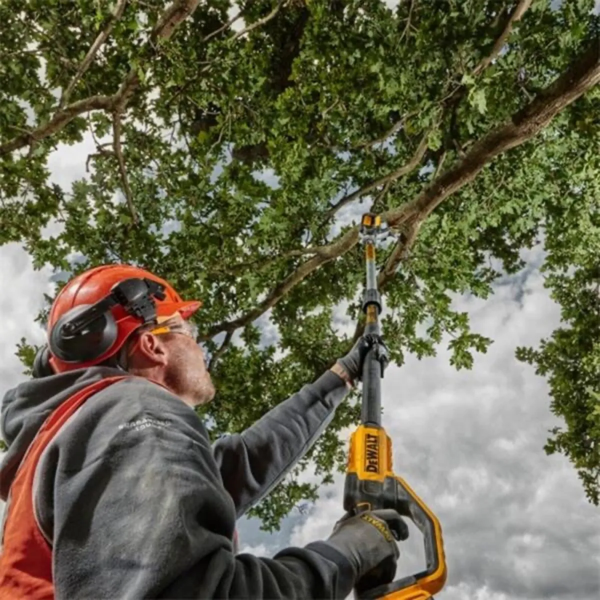 DeWalt 18V Battery Polesaw - Image 4