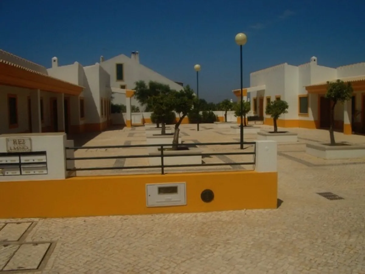 1 Bed Sleeps 4 - Albufeira Portugal - Image 2