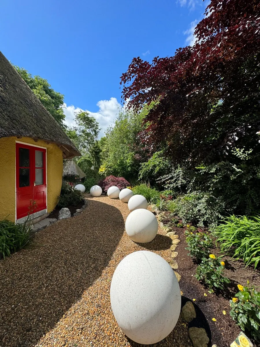 Stone plum slate boulders rocks pebbles cobbles - Image 1