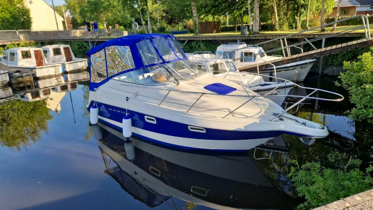 Maxum 2400scr Sports Cruiser - Image 1