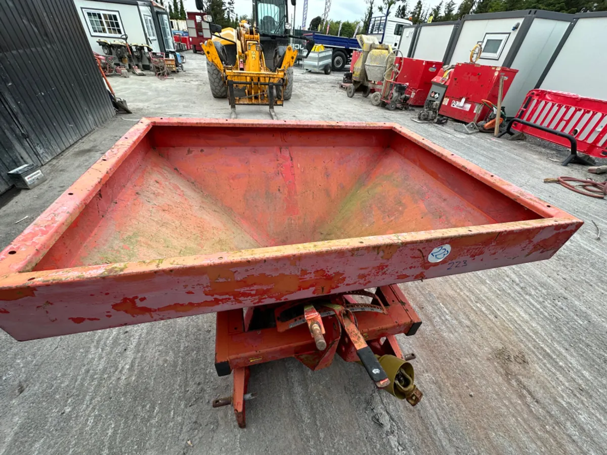 KHUN Fertiliser Spreader - Image 2