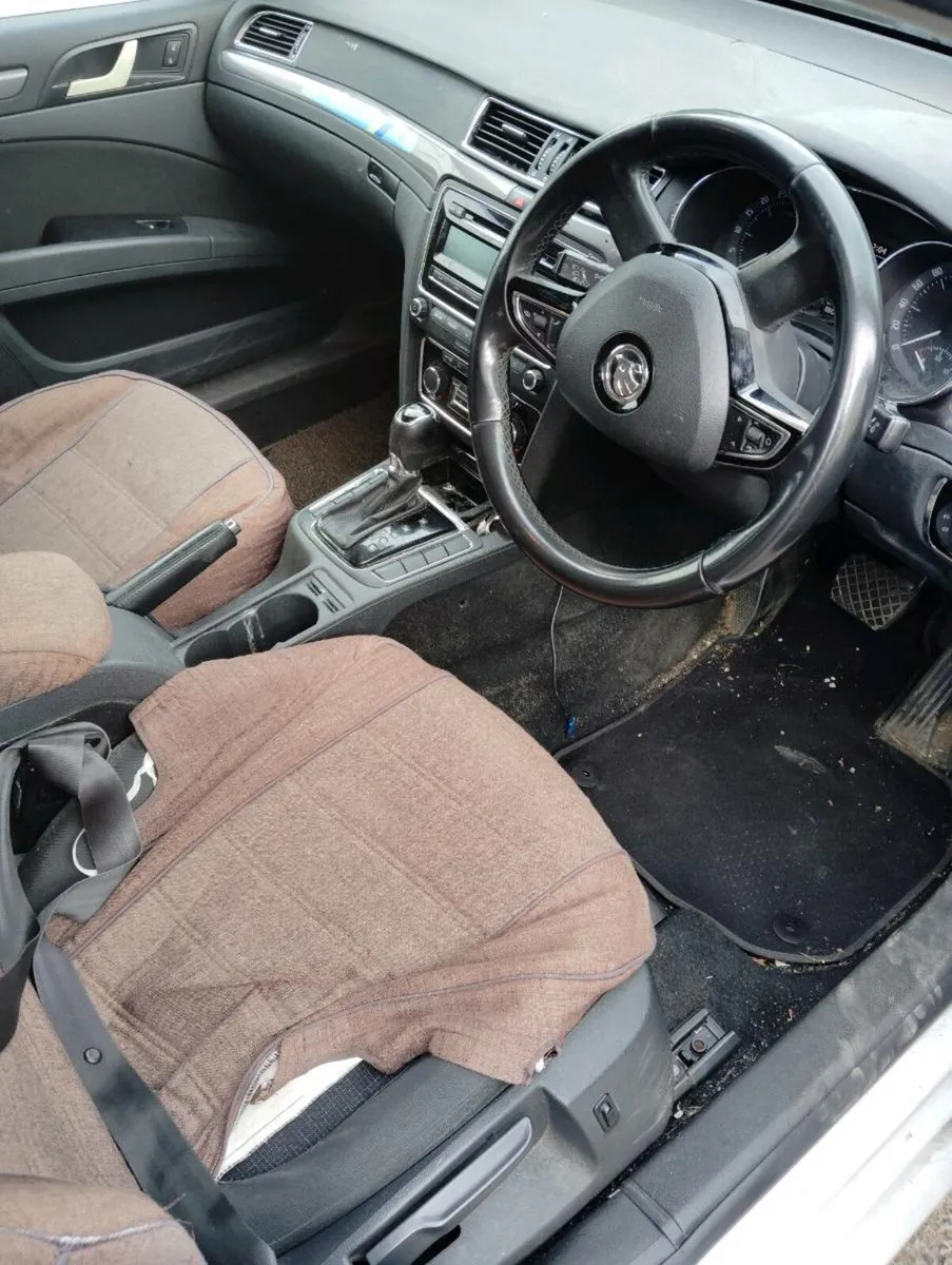 Breaking Skoda superb 2013 2.0tdi cff ppy lf9e - Image 2