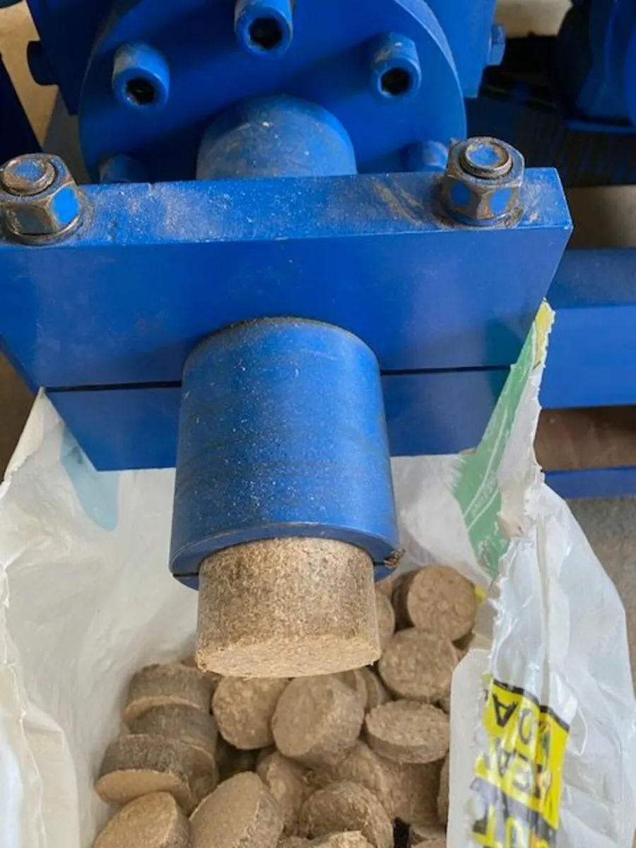 Briquette Press - Image 2