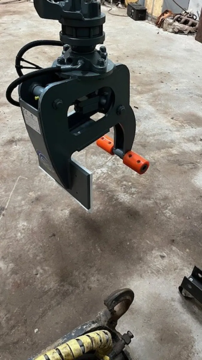 New unused IDROBENNE Kerb lifter - Image 2