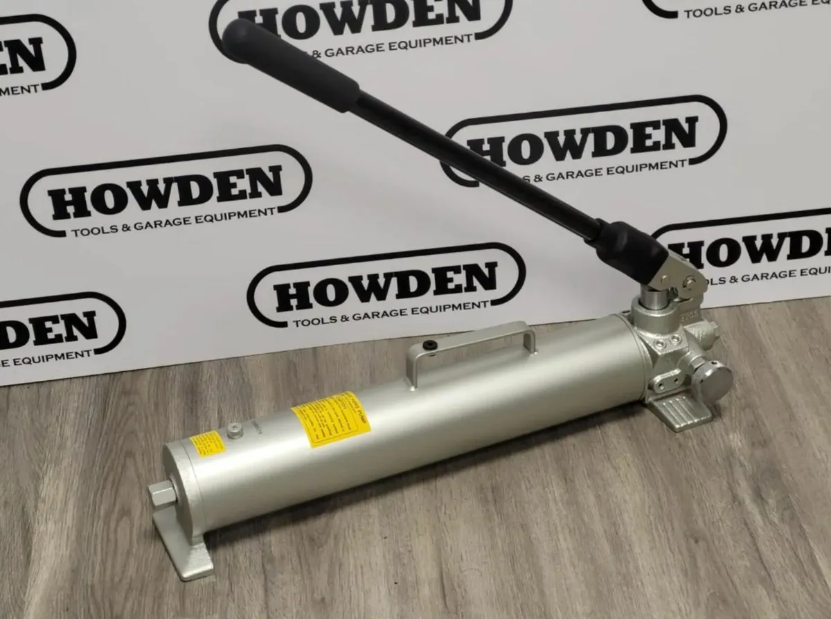 HTM Hydraulic Hand Pump "Single Acting" 1.5LT - Image 1