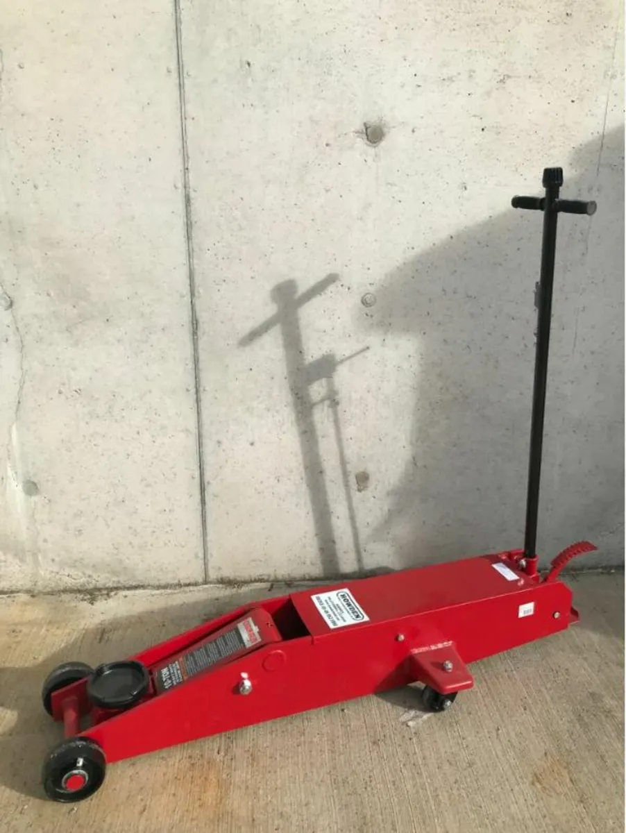 Heavy Duty 10 Tonne Trolley Jack Extra-Long Reach - Image 1