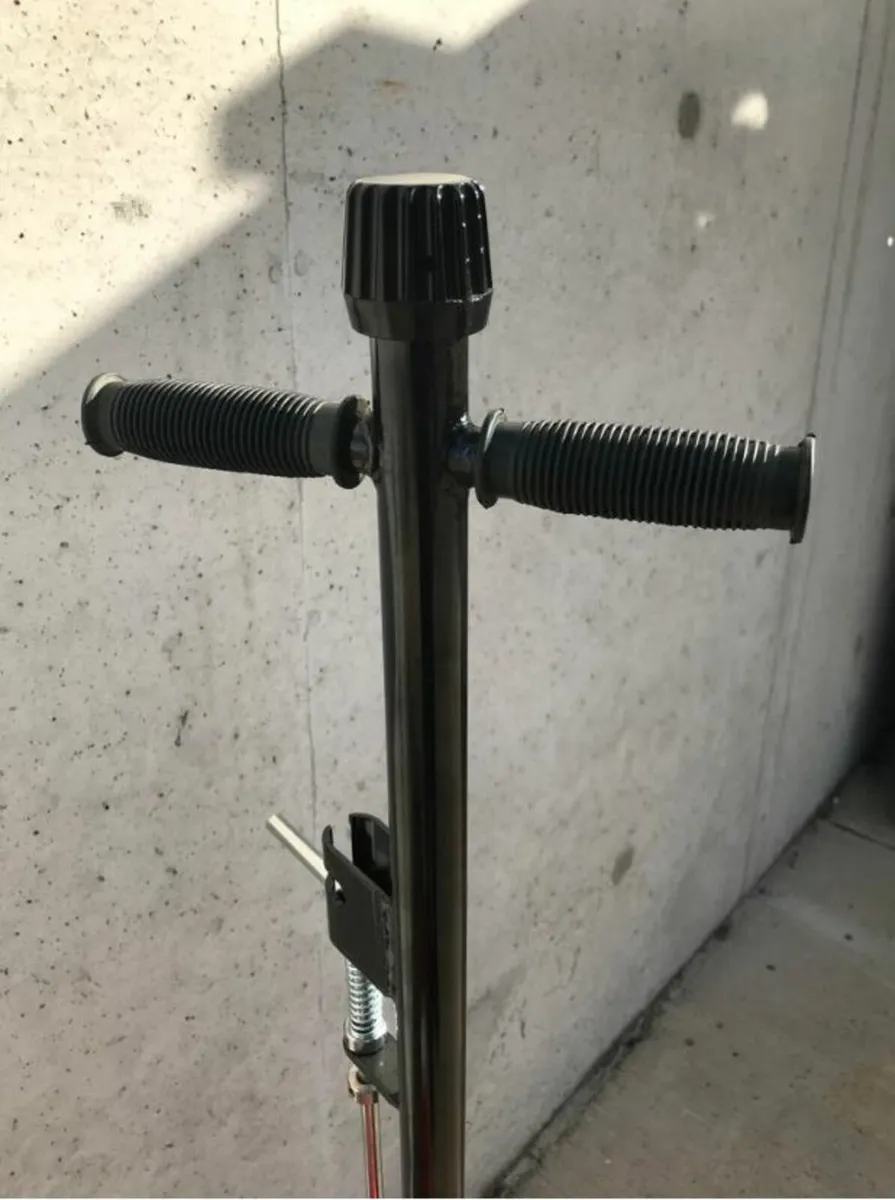 Heavy Duty 10 Tonne Trolley Jack Extra-Long Reach - Image 2