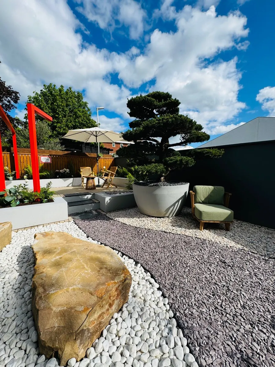 Stone plum slate cobbles pebbles rocks boulders - Image 1