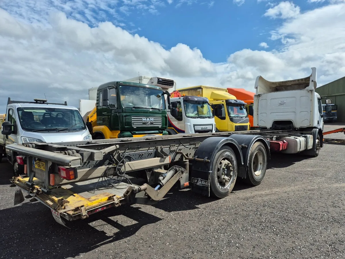 2016 Volvo FE320 6x2 rear lift 32ft chassis - Image 4