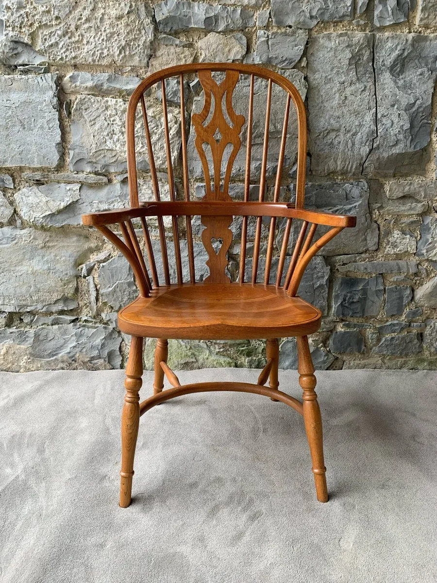 A large oak Windsor armchair. - Image 3