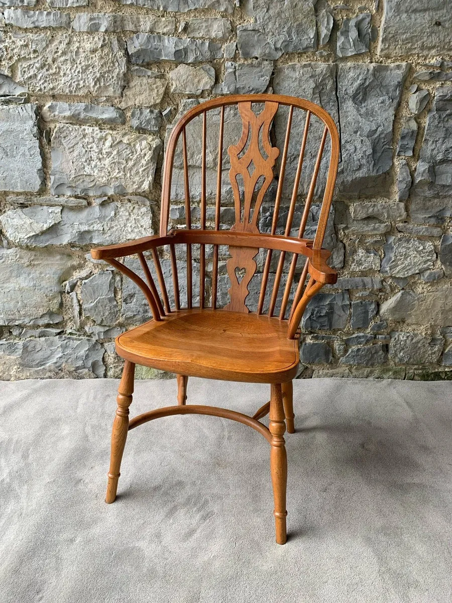 A large oak Windsor armchair. - Image 1