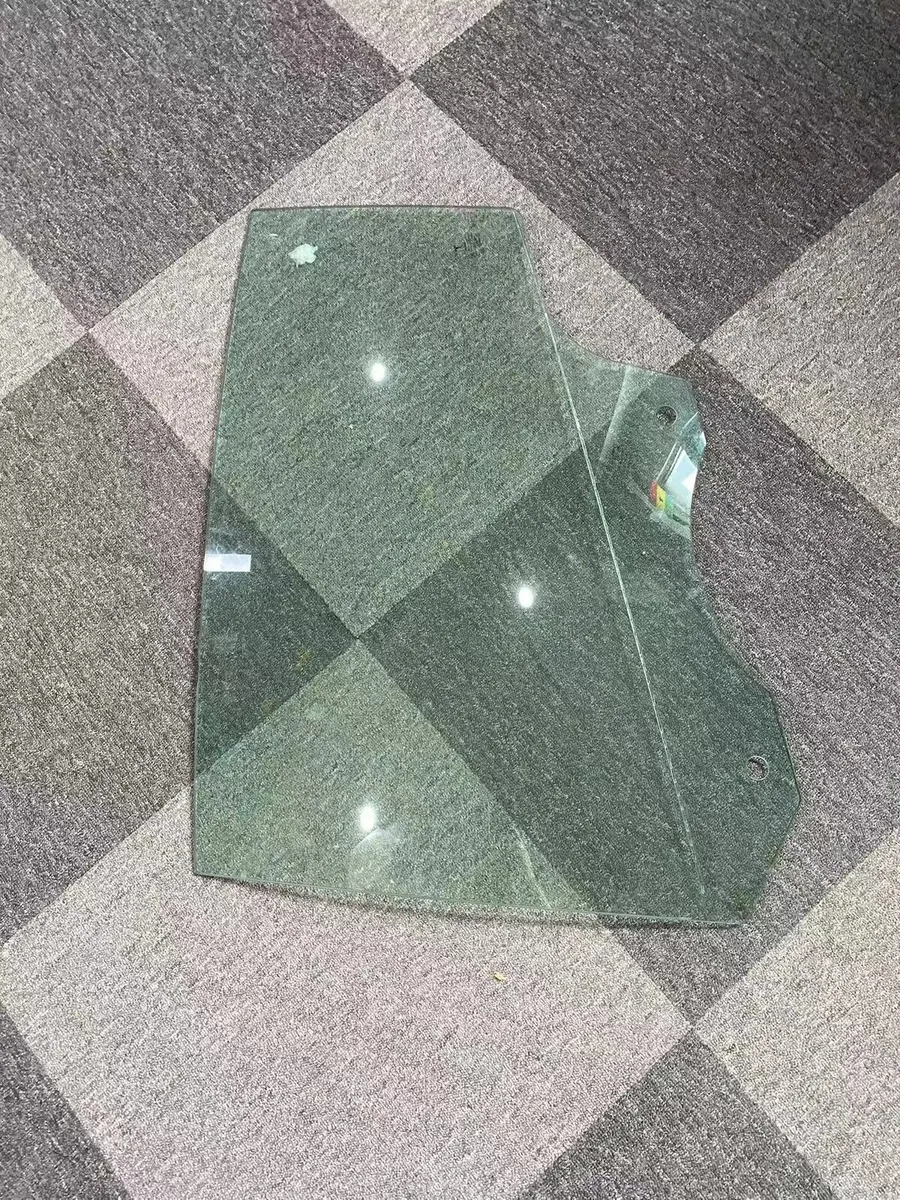 Tesla y clear & dark glass, child car seat - Image 1