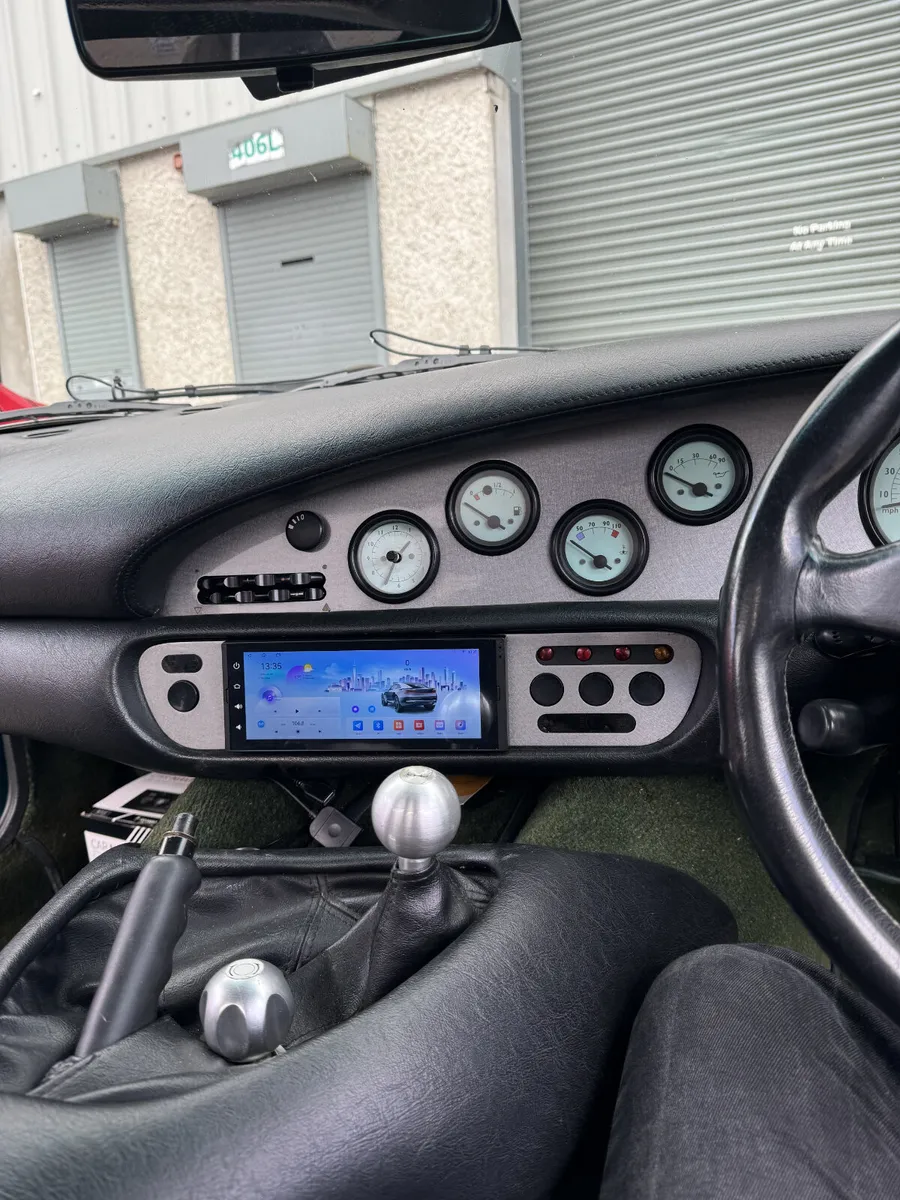 TVR Classic Android Apple CarPlay radio - Image 1