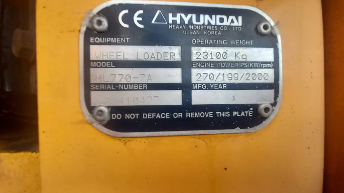 Hyundai 770-7A Loading Shovel - Image 4