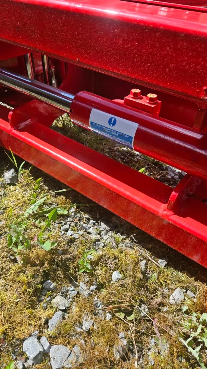 Nugent Soft Hands and Bale Stackers - Image 3