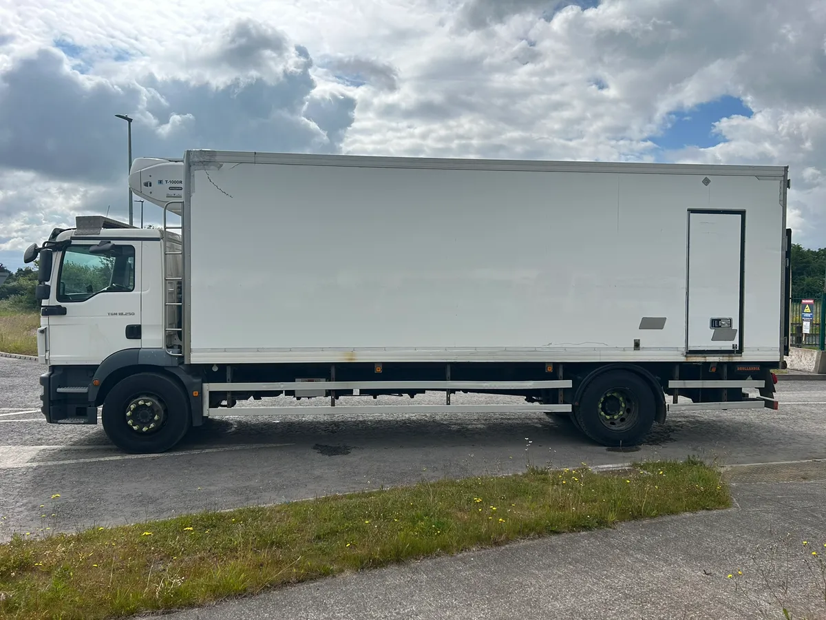 152 Man Fridge - Image 4