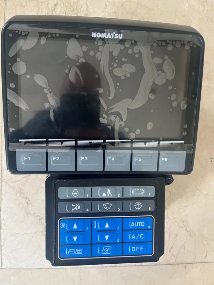 Komatsu Track machine monitor - Image 1