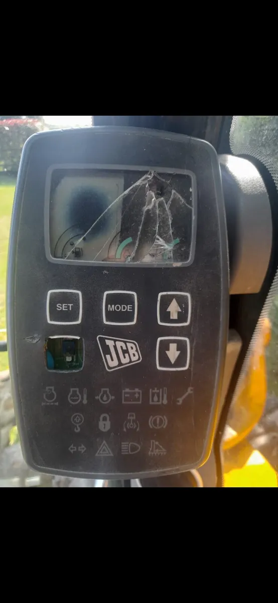 Komatsu Track machine monitor - Image 4