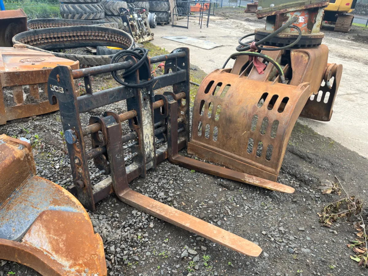 JCB hydraulic forks