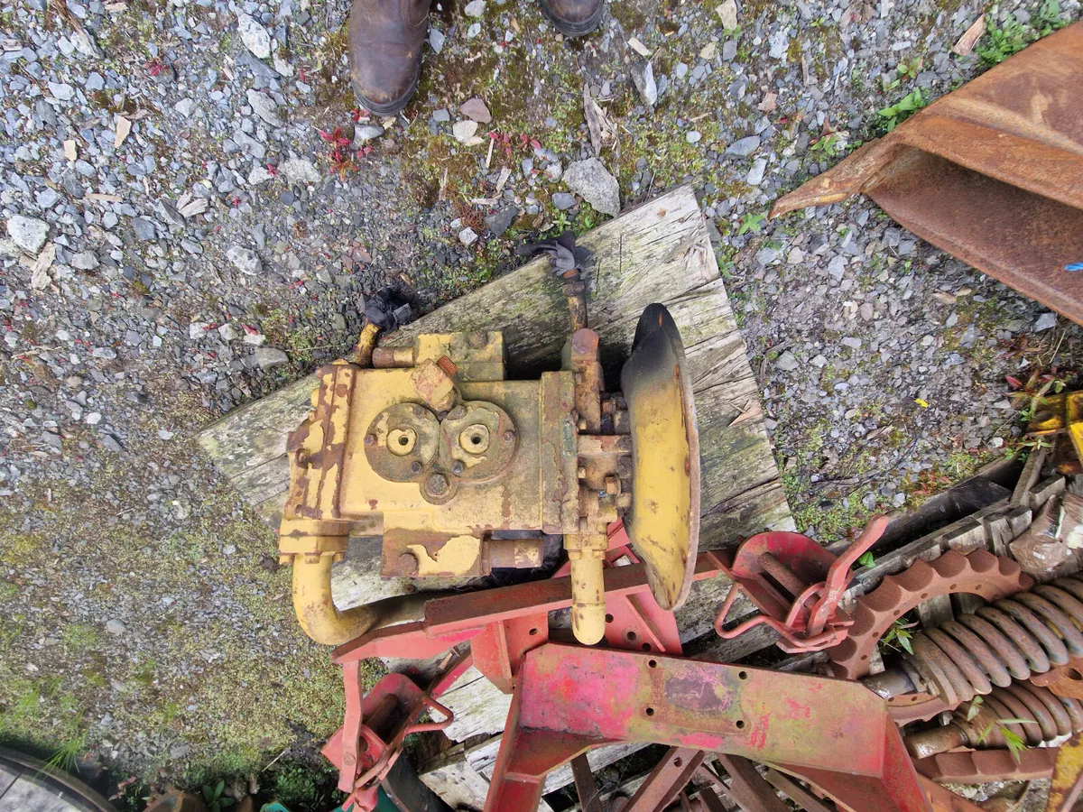 Hydraulics  pumps to suit .Mitsubishi. 120 excavat - Image 3