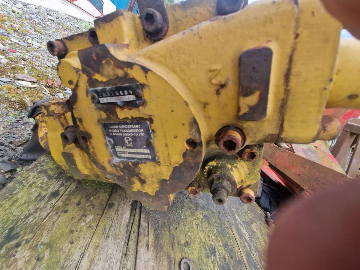 Hydraulics  pumps to suit .Mitsubishi. 120 excavat - Image 1