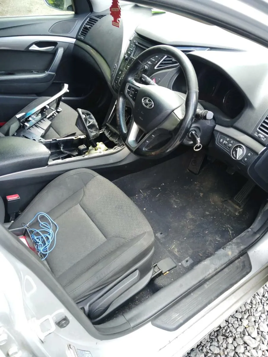 Breaking Hyundai i40 2012 1.7diesel - Image 4