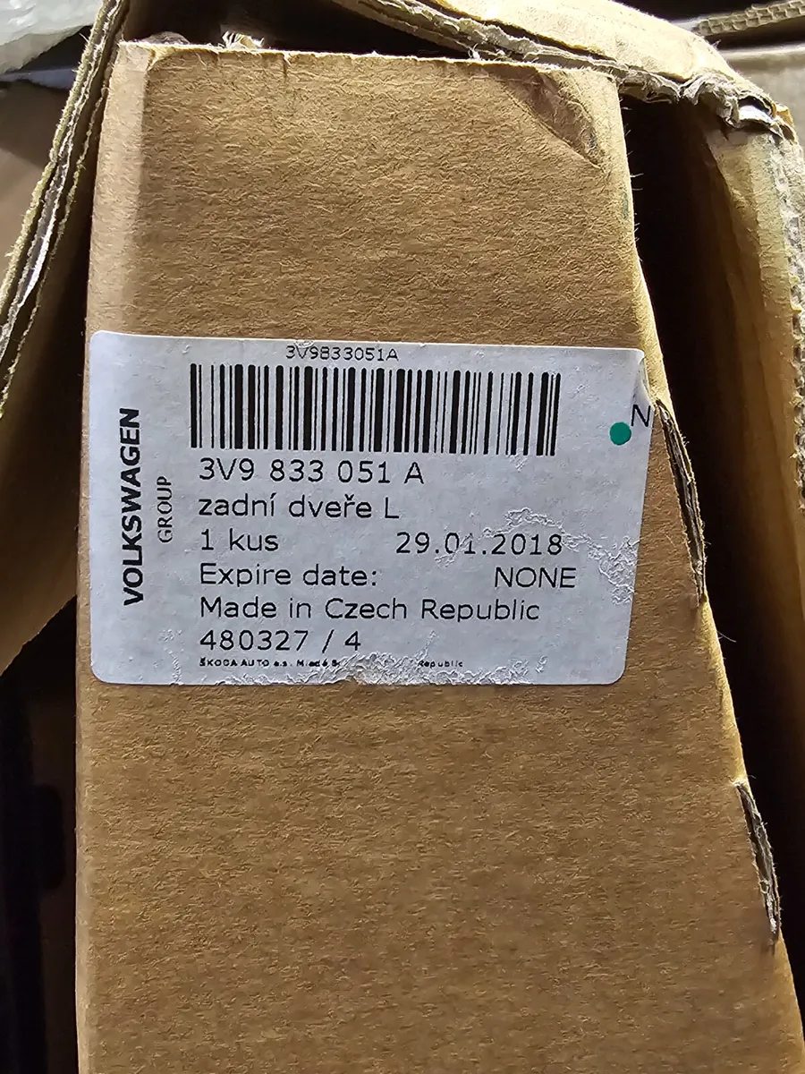 SKODA SUPERB COMBI DOOR LHR - Image 1