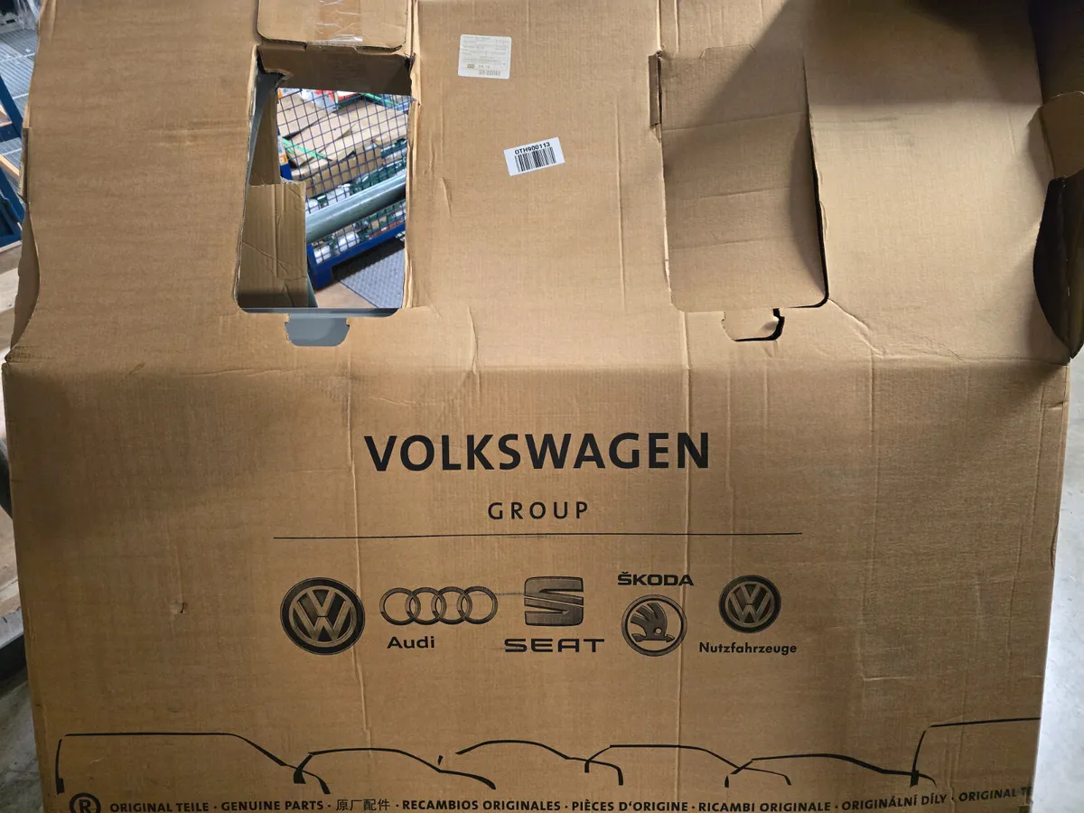 SKODA SUPERB COMBI DOOR LHR - Image 2