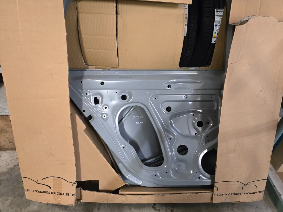 SKODA SUPERB COMBI DOOR LHR - Image 3