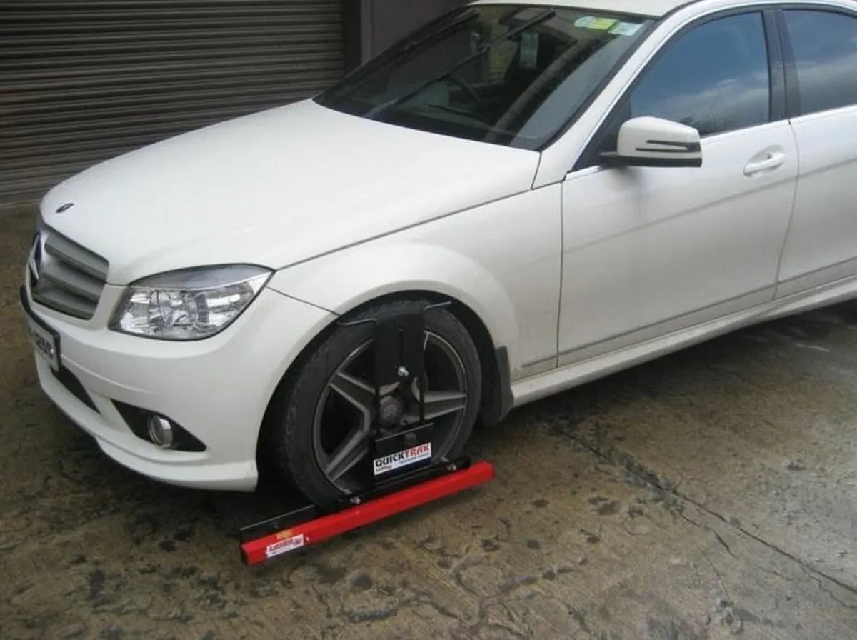 Quick Trak 2 Wheel Laser Tracking  Gauge Alignment - Image 3