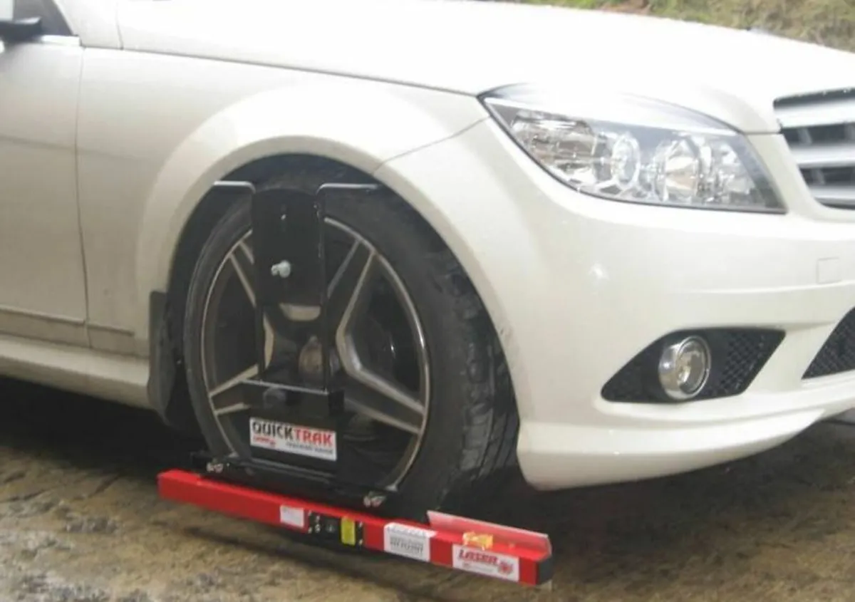 Quick Trak 2 Wheel Laser Tracking  Gauge Alignment - Image 4