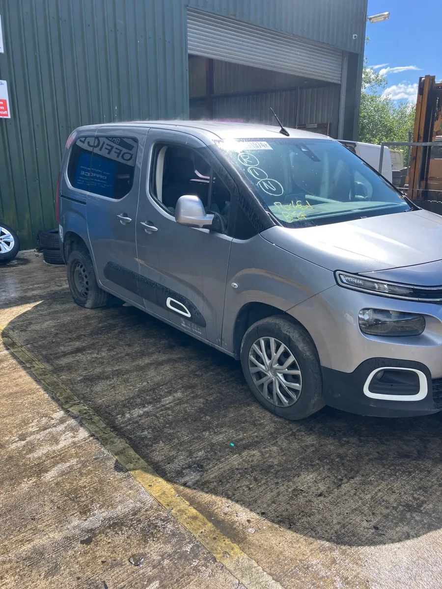2022 citreon Berlingo feel parts breaking - Image 2