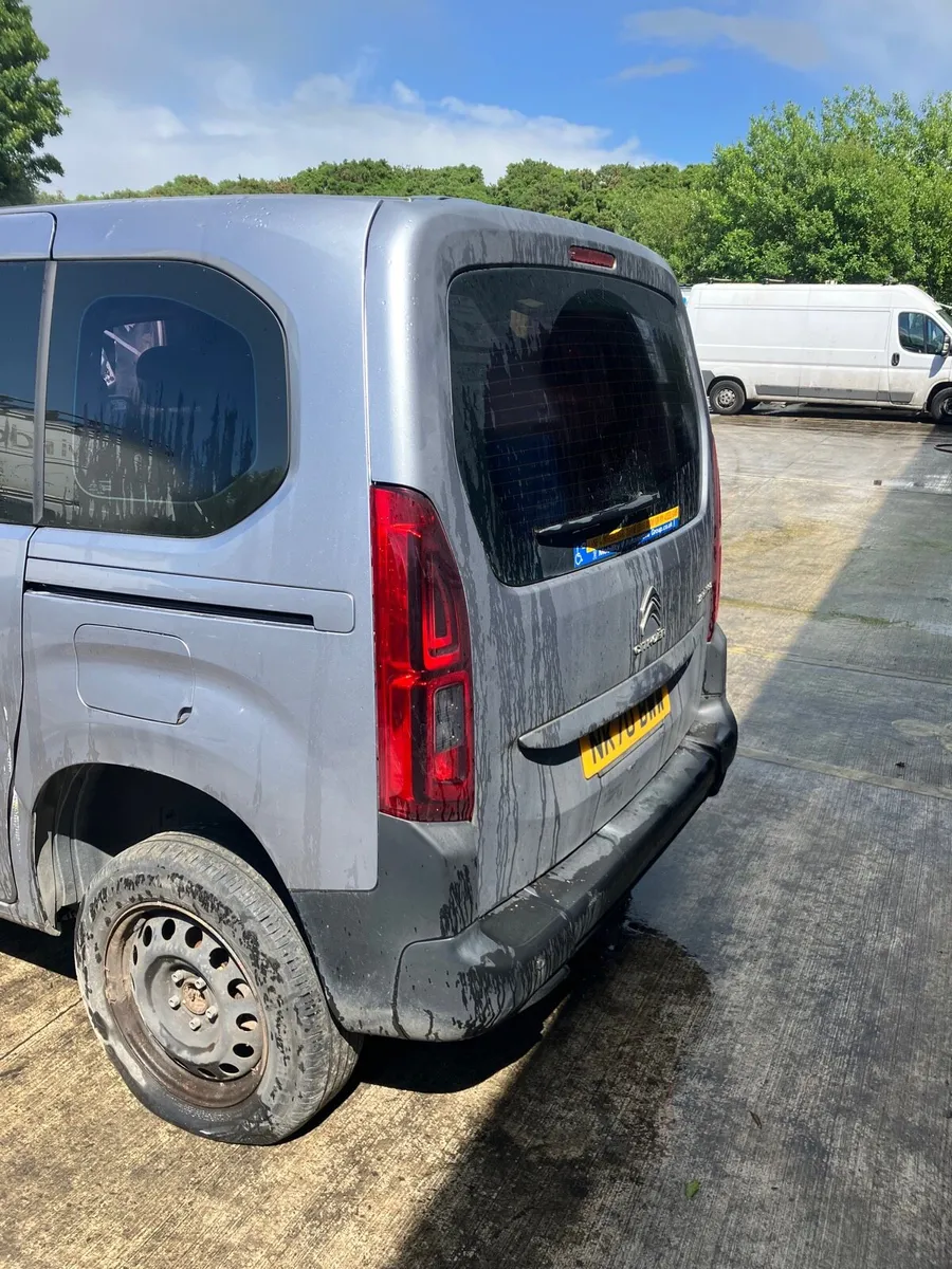 2022 citreon Berlingo feel parts breaking - Image 4