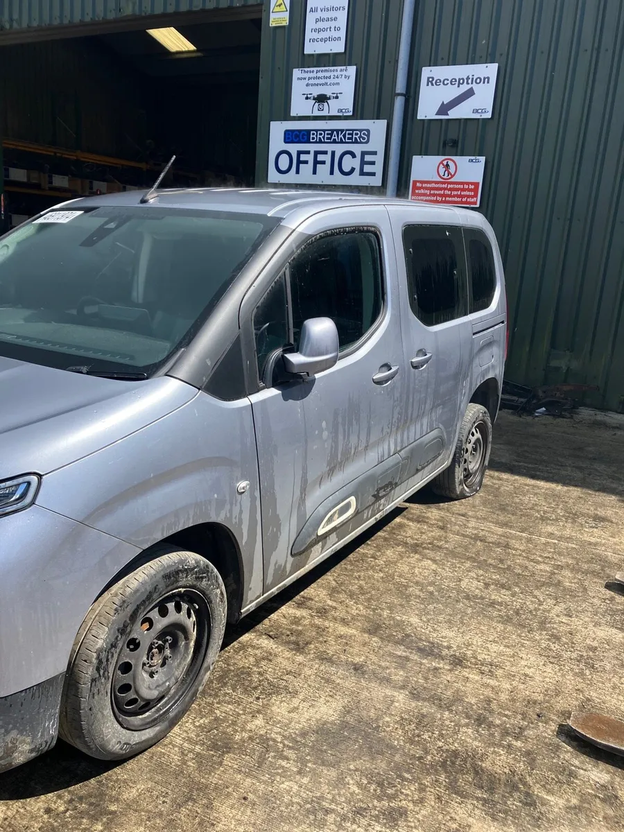 2022 citreon Berlingo feel parts breaking - Image 3