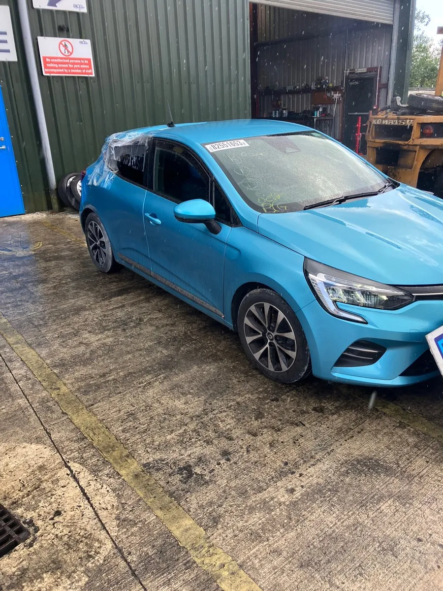2022 Renault Clio parts breaking - Image 3