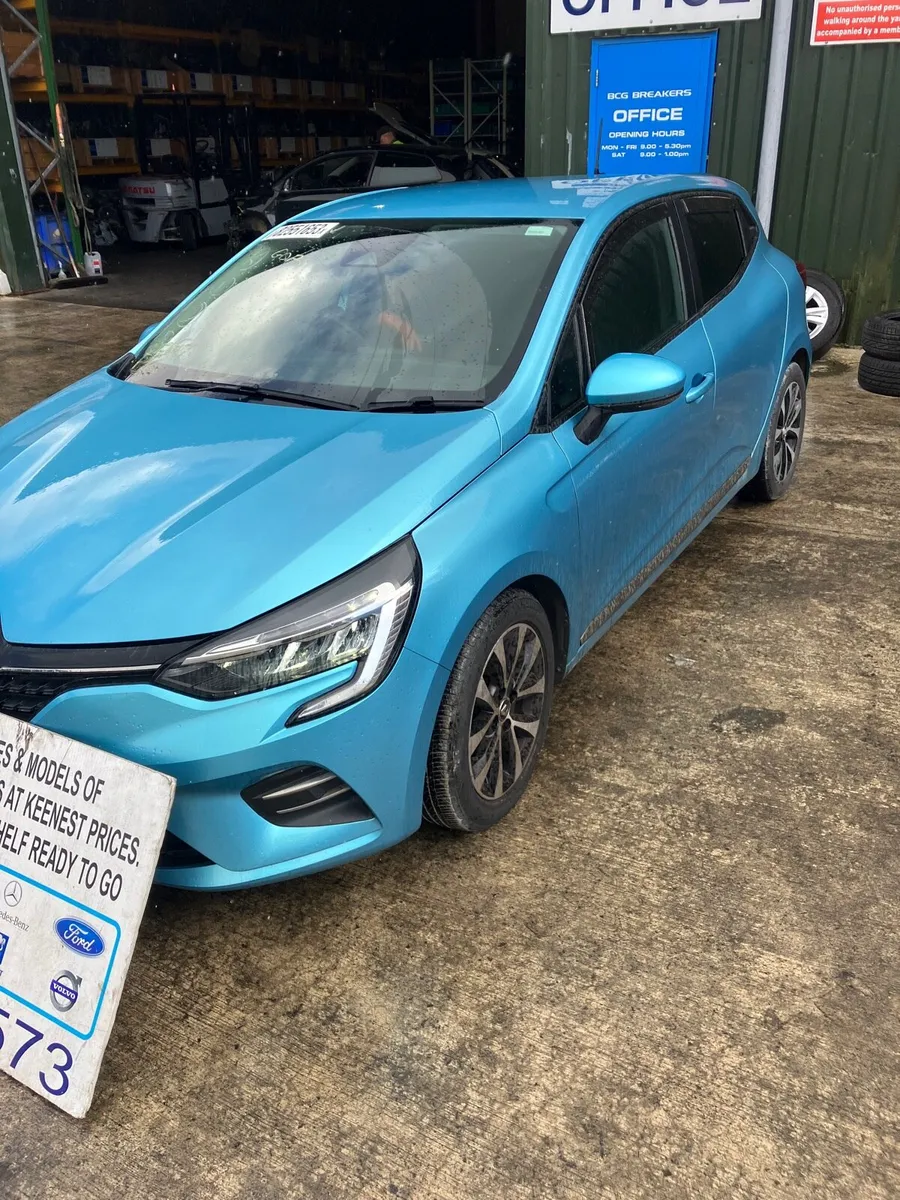 2022 Renault Clio parts breaking - Image 2