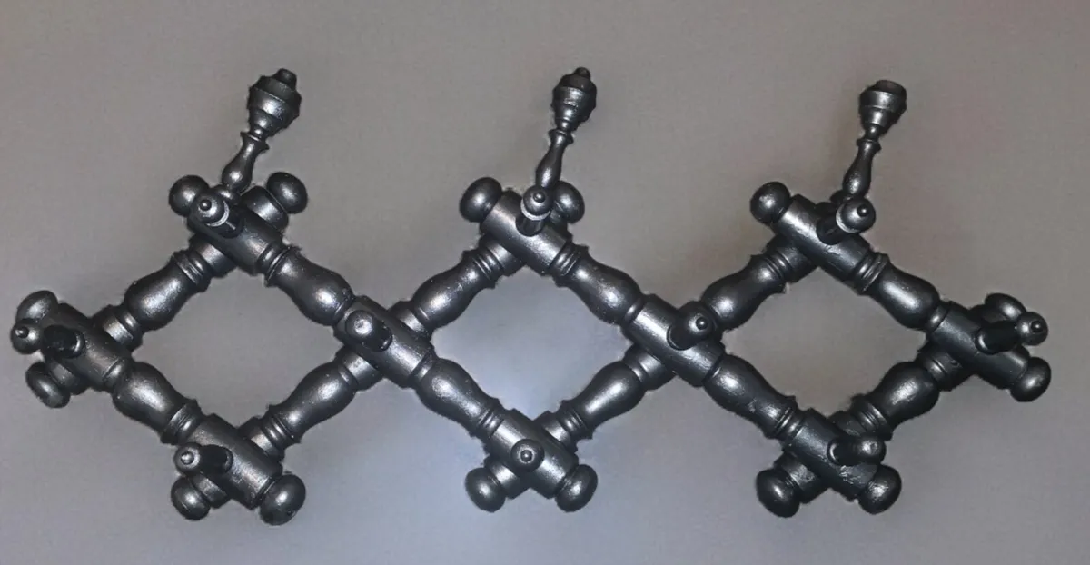 Antique wooden accordion coat rack - Image 1