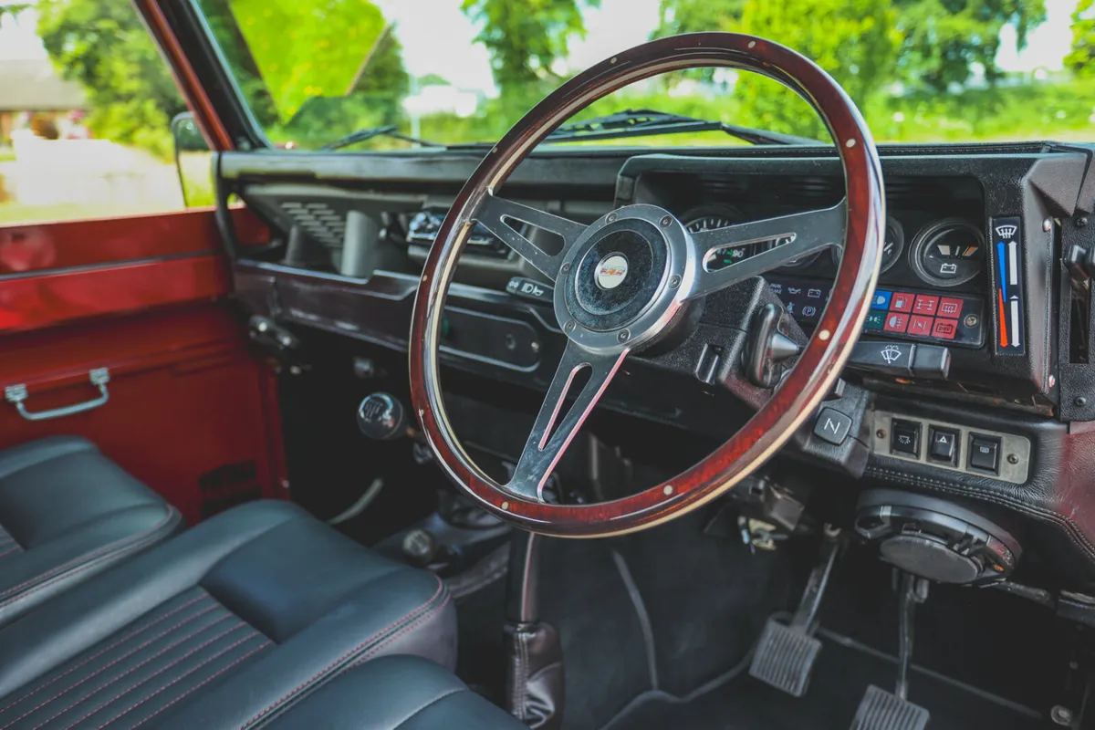 1987 Land Rover Defender V8 (fully restored) - Image 4