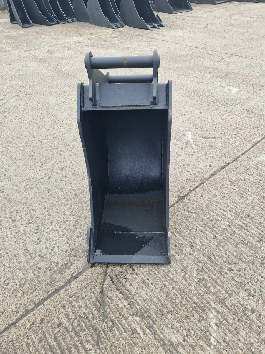 18” digging bucket no teeth to suit 6-8 ton - Image 2