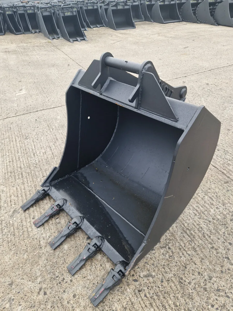 36” digging bucket to suit 6-8 ton - Image 1