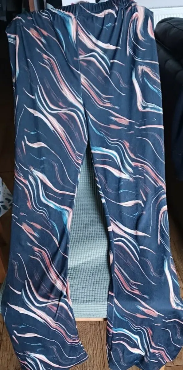 ladies clothes - Image 1