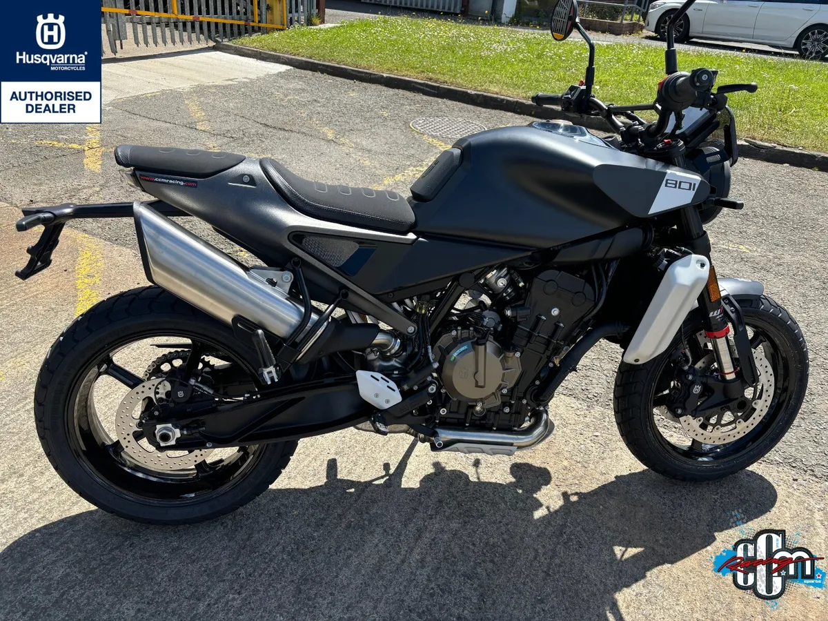 Husqvarna Svartpilen 801 - New Unregistered - Image 3