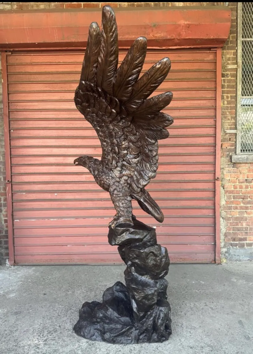 Bronze eagle sculpture - Image 4