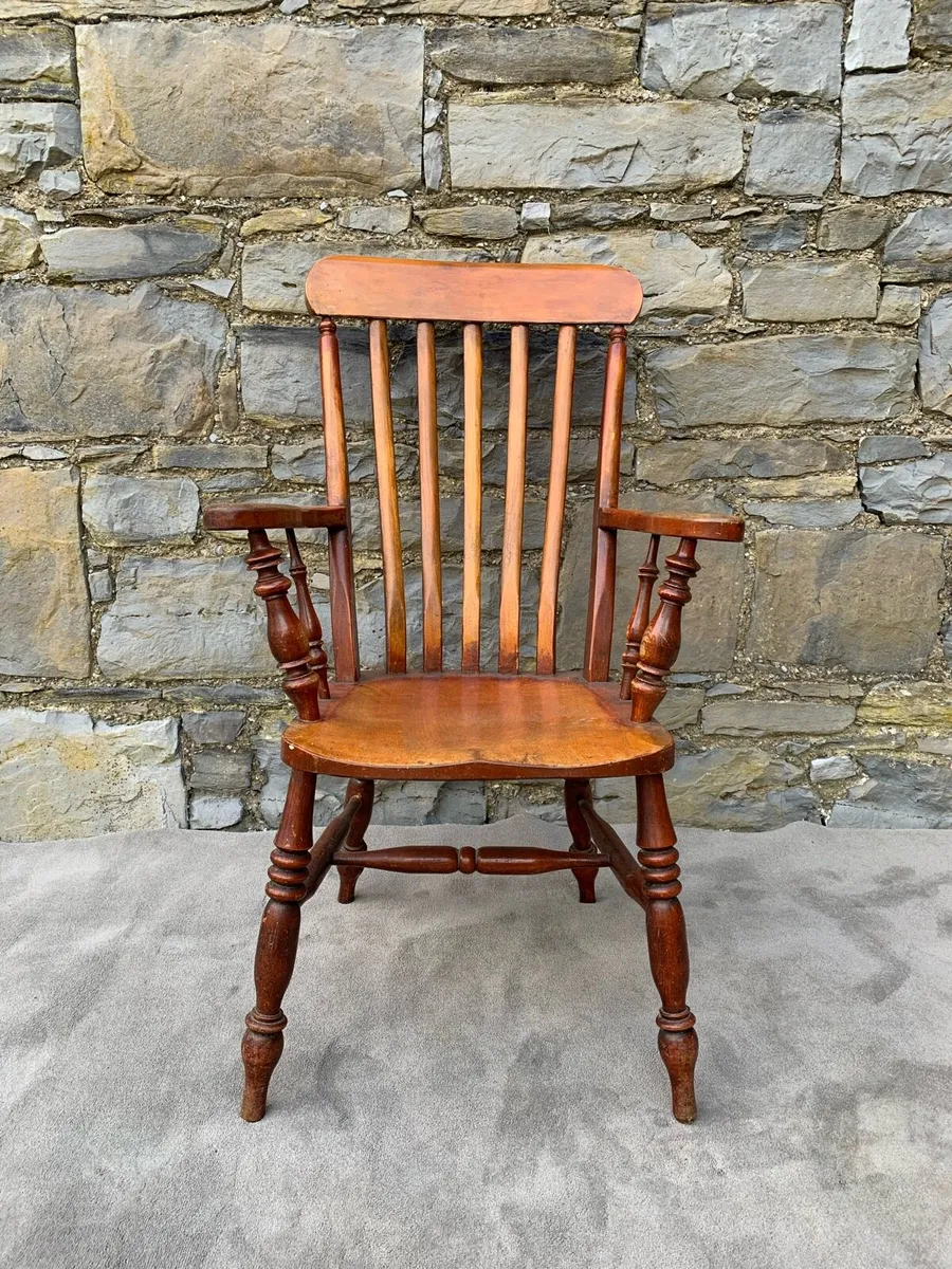 A Victorian elm & beech gent's farmhouse armchair - Image 1