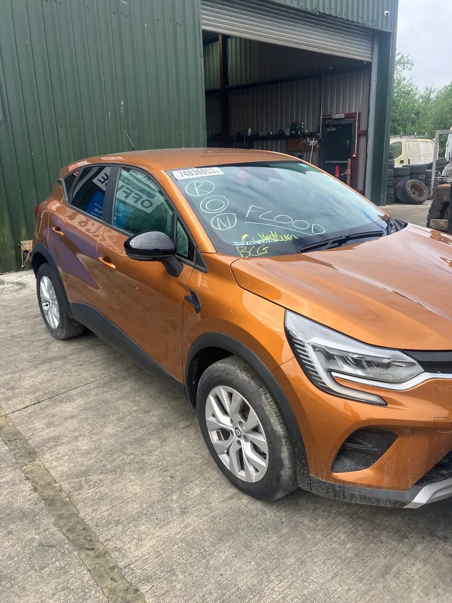 2023 Renault captur parts breaking - Image 2