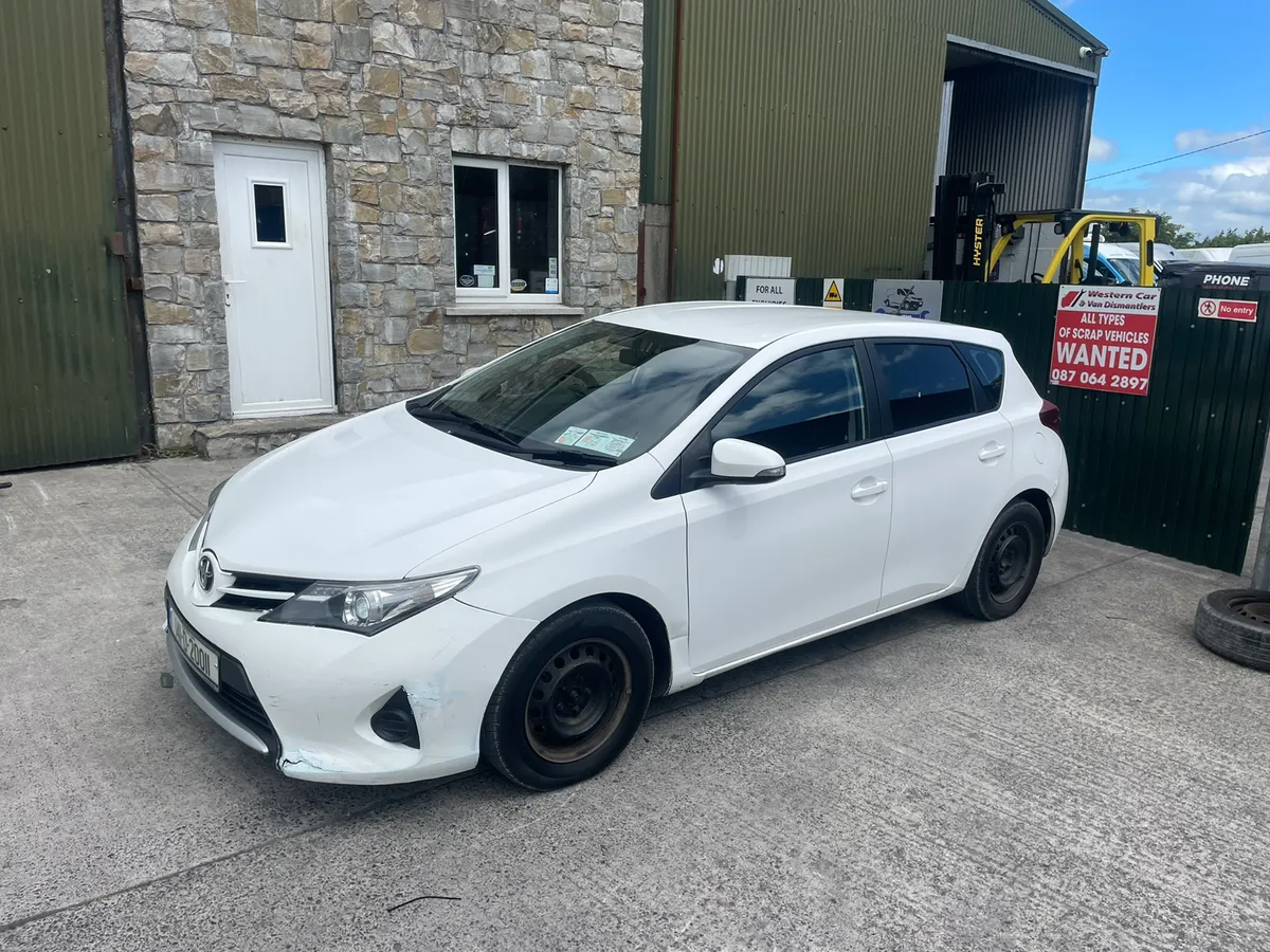 141 Toyota auris 1.4 d4d for dismantling