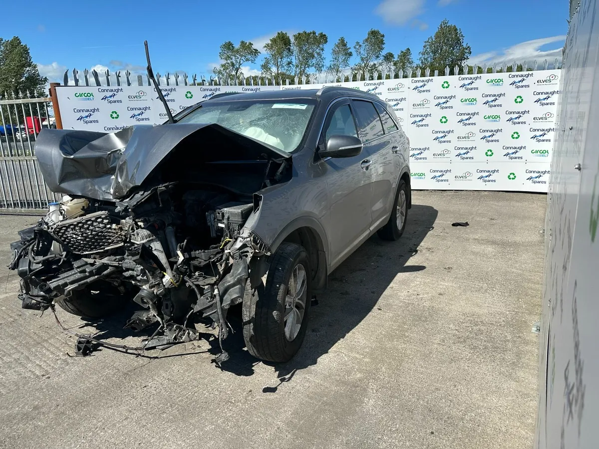2017 KIA SORENTO JUST IN FOR BREAKING - Image 2