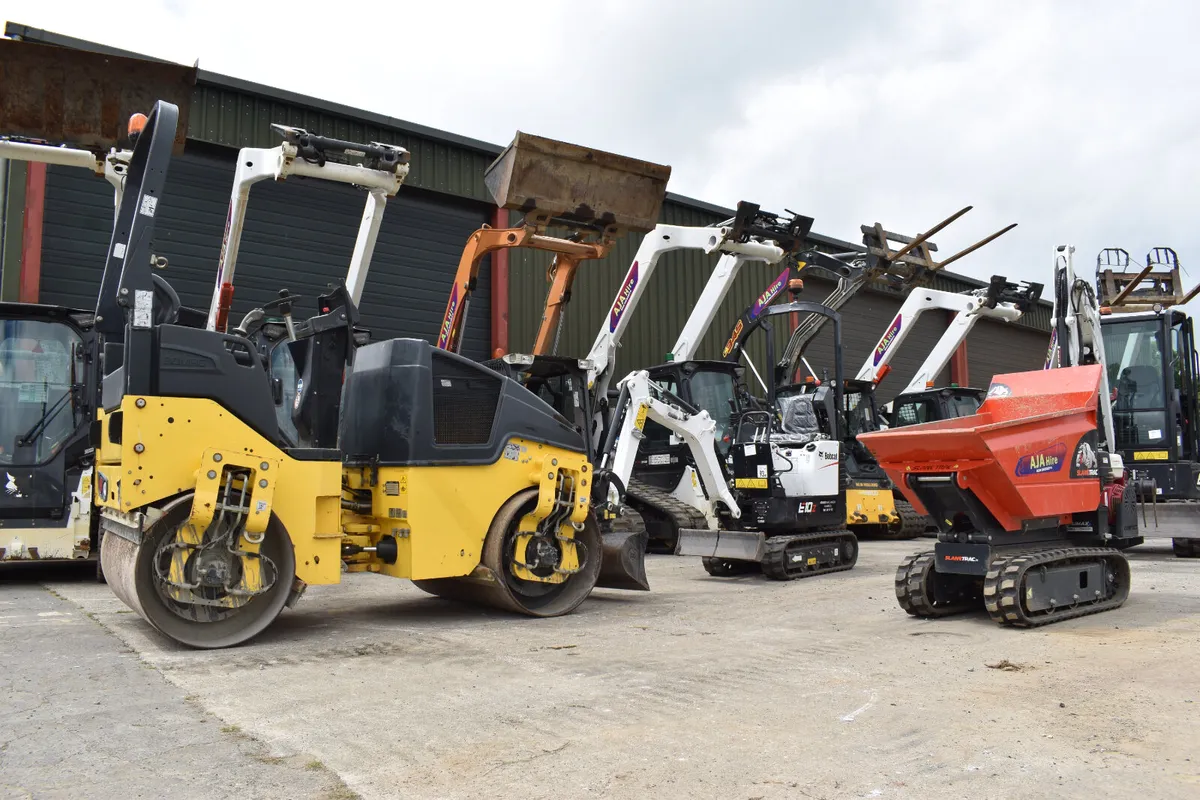 For Hire Bobcat Digger - Image 4