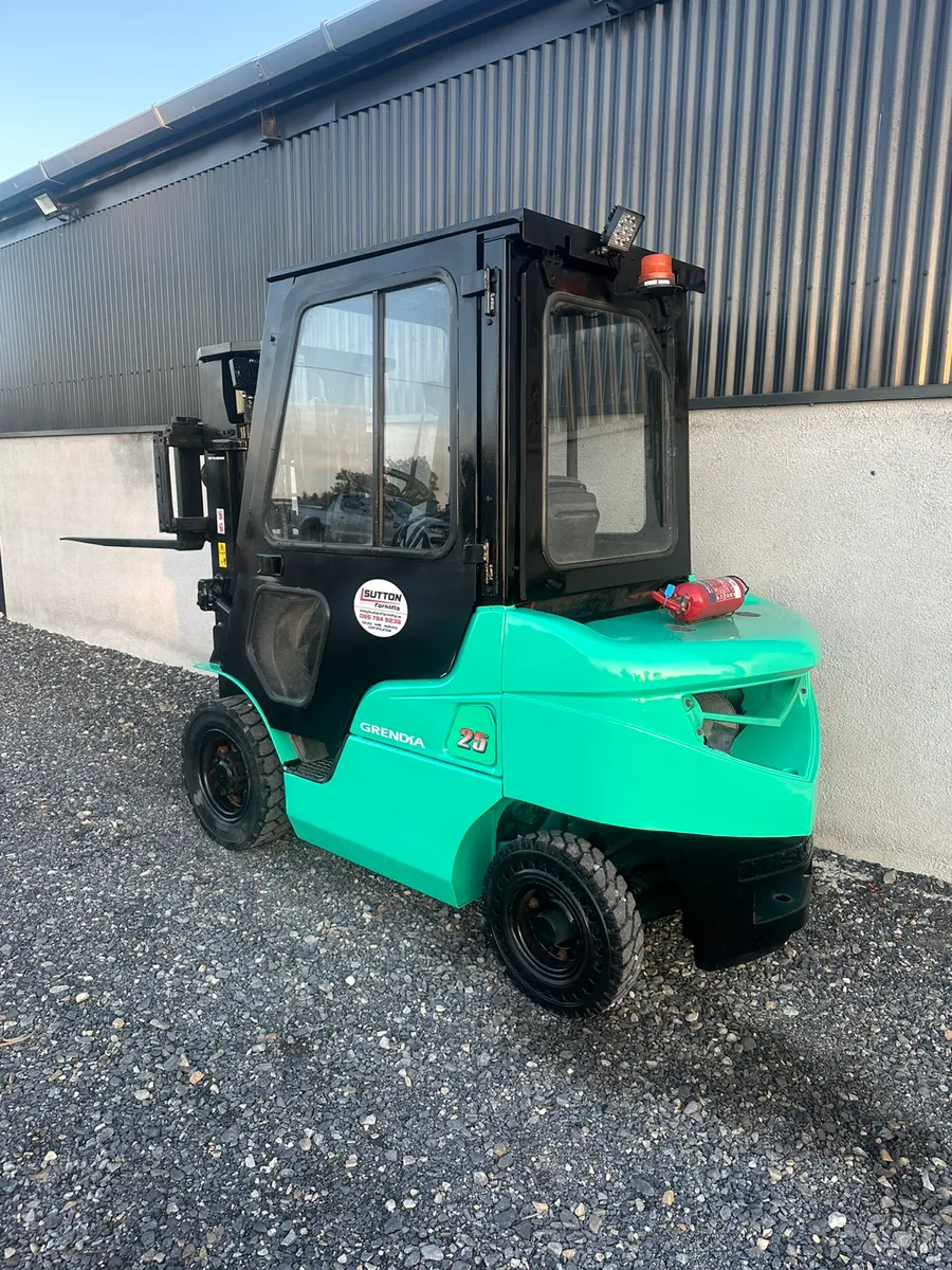Mitsubishi FD25 Forklift - Full Cab - Image 2